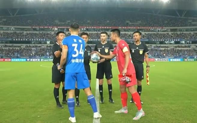麥麥提江昨日擔(dān)任中超新鵬城vs泰山VAR，今日執(zhí)法蘇超南京vs鹽城