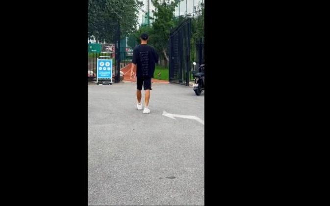 博主：國安下午開始備戰(zhàn)與三鎮(zhèn)的比賽，吳少聰、李磊現(xiàn)身訓練場